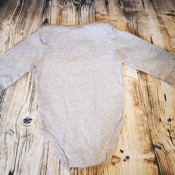 ๐
Christmas Long Sleeve Onesie; 6 Months - Picture 2 of 6